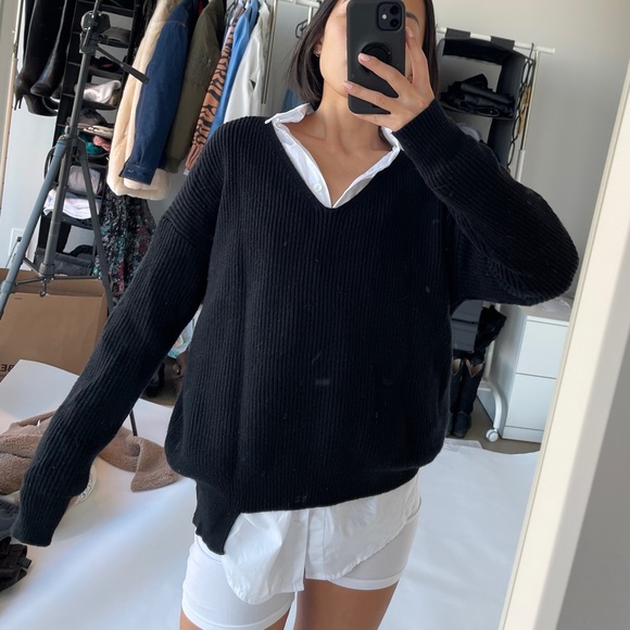 Slip sip hem oversized sweater (like new) - Picture 2 of 5